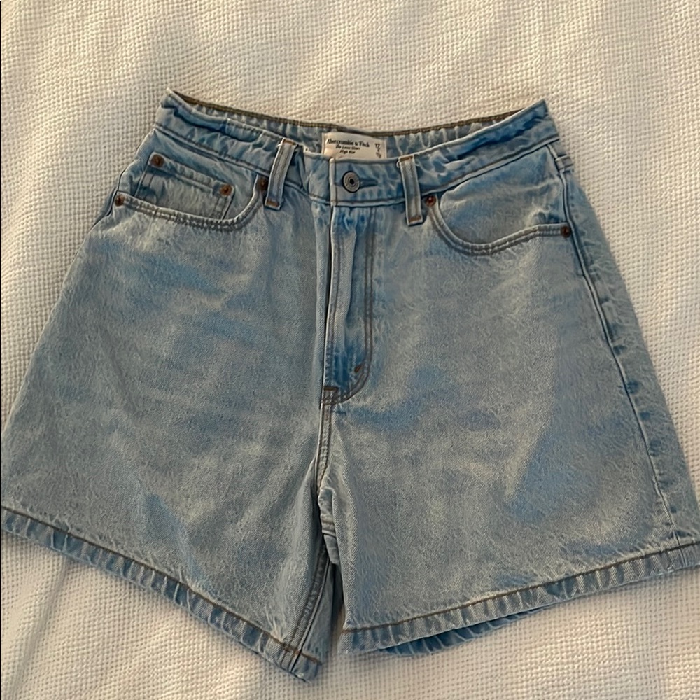 Abercrombie & Fitch Curve Love High Rise Loose Short 27/4
